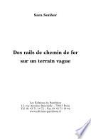 Des rails de chemin de fer sur un terrain vague