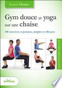 Gym douce et yoga sur une chaise
