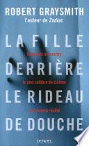 La fille derrière le rideau de douche