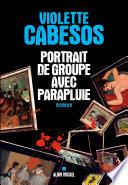 Portrait de groupe avec parapluie