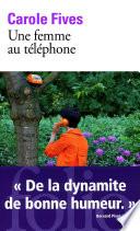 Une femme au téléphone